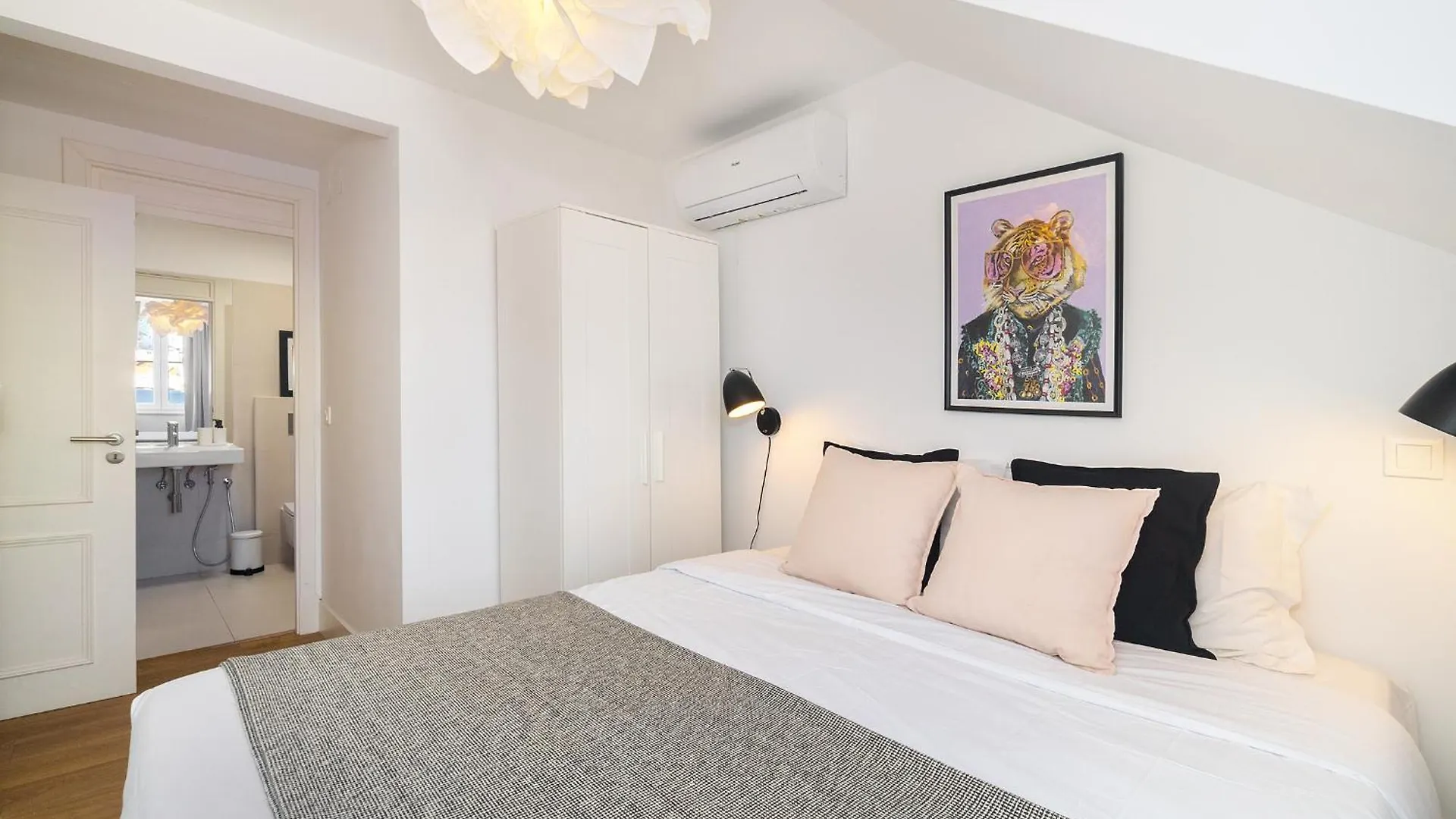 Modern Lisbon Apartments By Soulplaces 0*,  Portugal