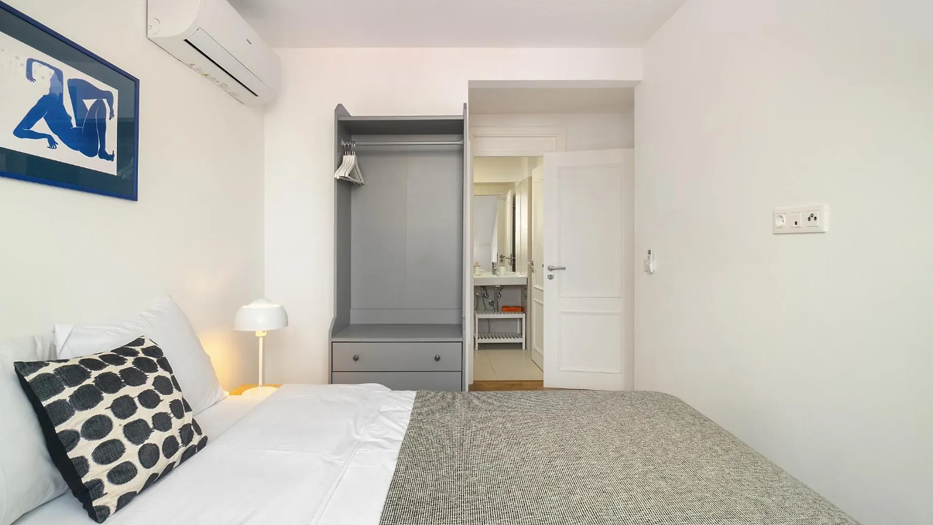 Modern Lisbon Apartments By Soulplaces