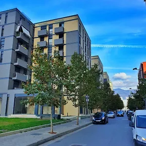 Spacious 2-bedroom Near Center Appartamento Tirana